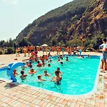 Chorna Skelya & Wellness 2* Vynohradiv
