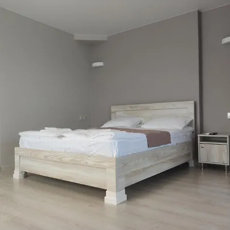 Chorna Skelya & Wellness Отель 2*
