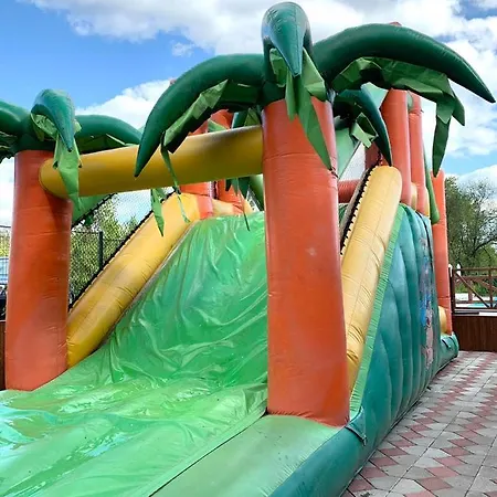 Chorna Skelya & Wellness Отель 2*
