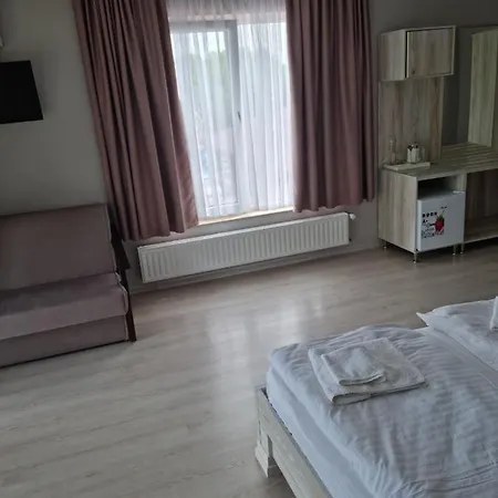 Chorna Skelya & Wellness Отель Виноградов