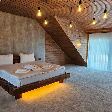 Chorna Skelya & Wellness Отель Виноградов