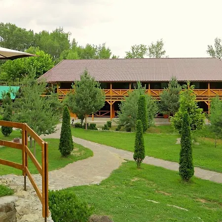 Отель Chorna Skelya & Wellness 2*