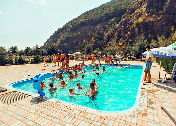 Chorna Skelya & Wellness 2* Vynohradiv